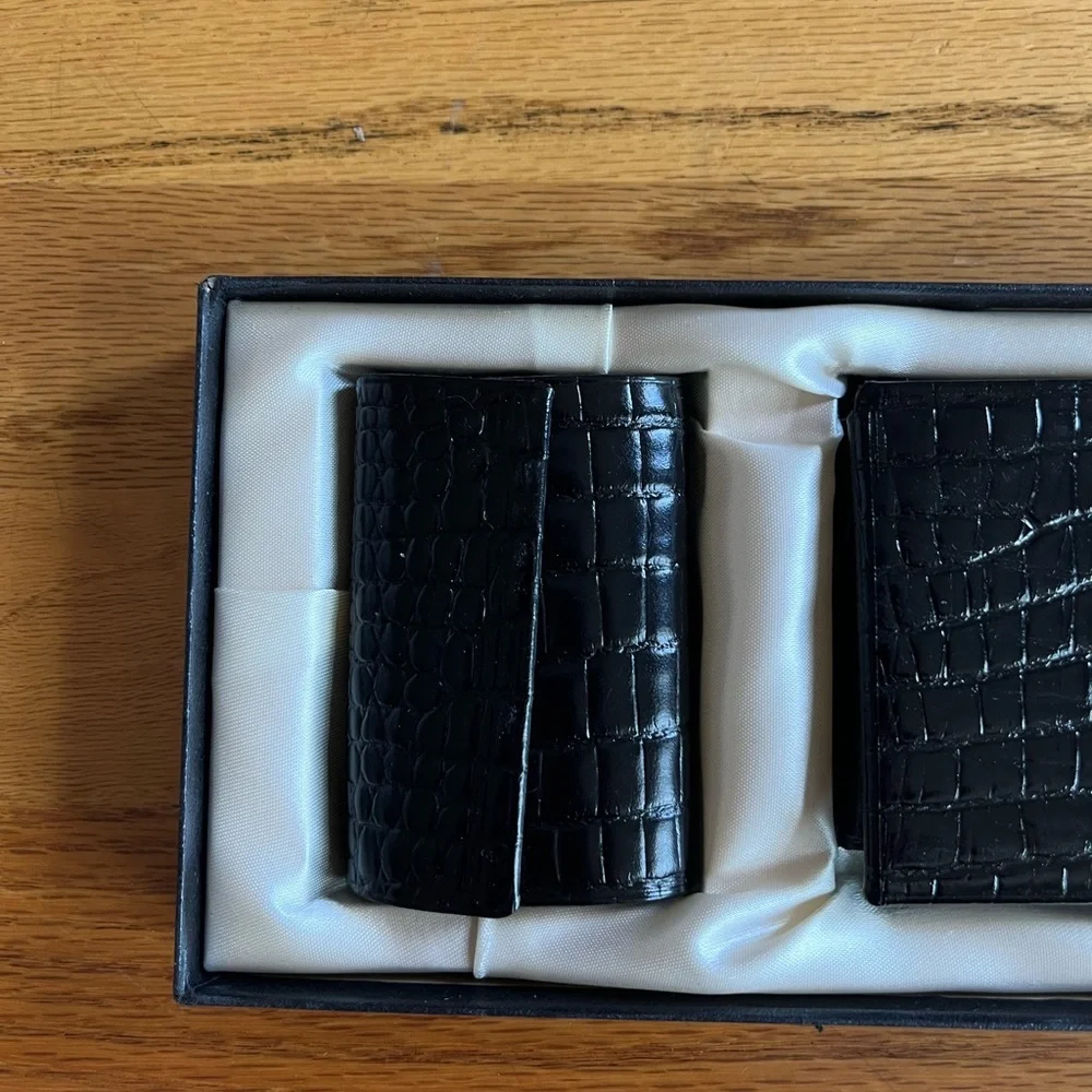 EMBOSSED leather Wallet and Key shoulder Set Black